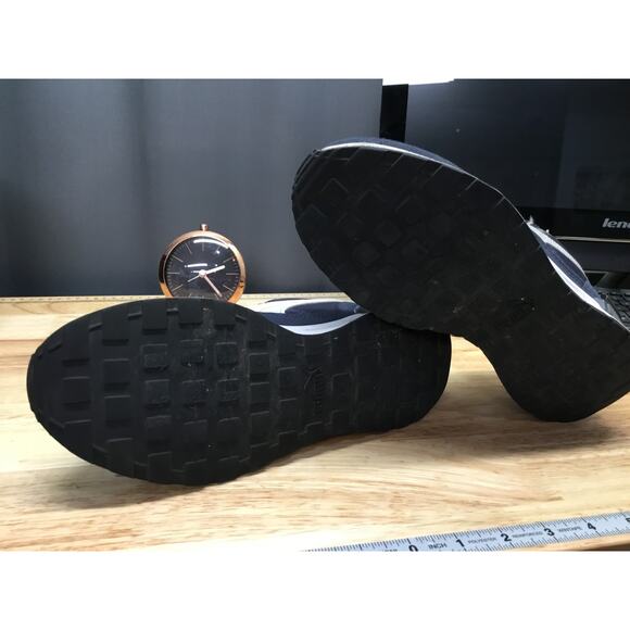 Athletic_Shoes